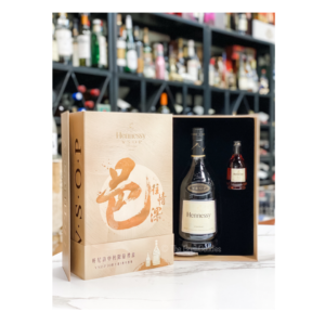 軒尼詩 Hennessy VSOP 限量禮盒 700ml (內附珍貴酒辦）